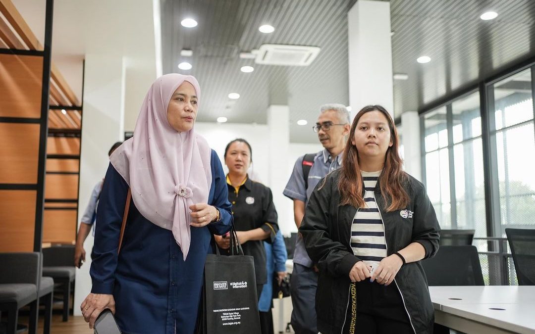 Lawatan kerja dari Malaysia Research Institute for Vocational Education & Training (MyRIVET), Universiti Tun Hussein Onn Malaysia ke TDV.