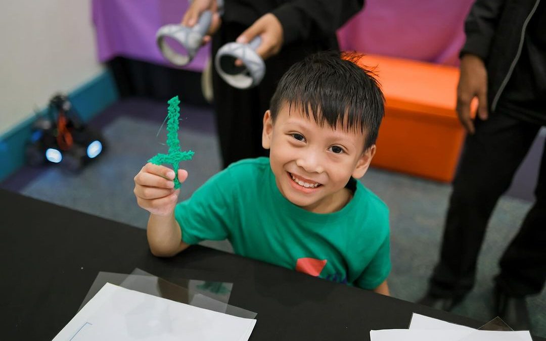 Hari pertama program MAKERSMEET X AXT 2024 di Pustaka Negeri Sarawak