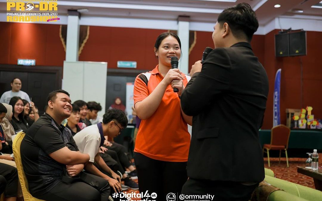 Lebih 100 pelajar hadir untuk perhentian terakhir jerayawara Pro-DR Lawas