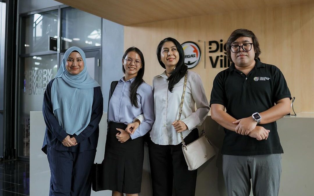 Delegasi dari Learning Edge membuat lawatan ke TEGAS Digital Village.